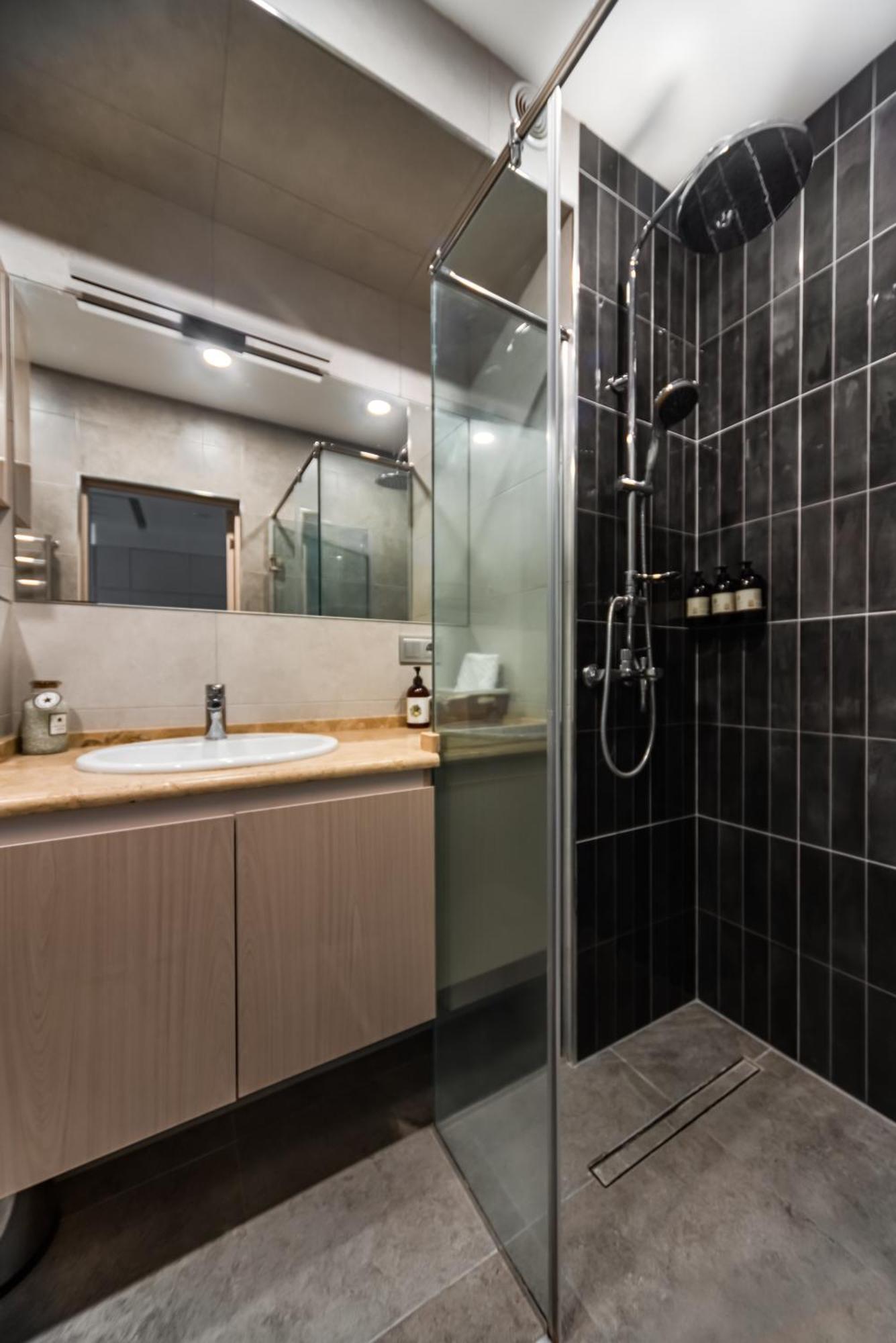 Thames Apartment By Downtown Inn, City Center Erevan Esterno foto